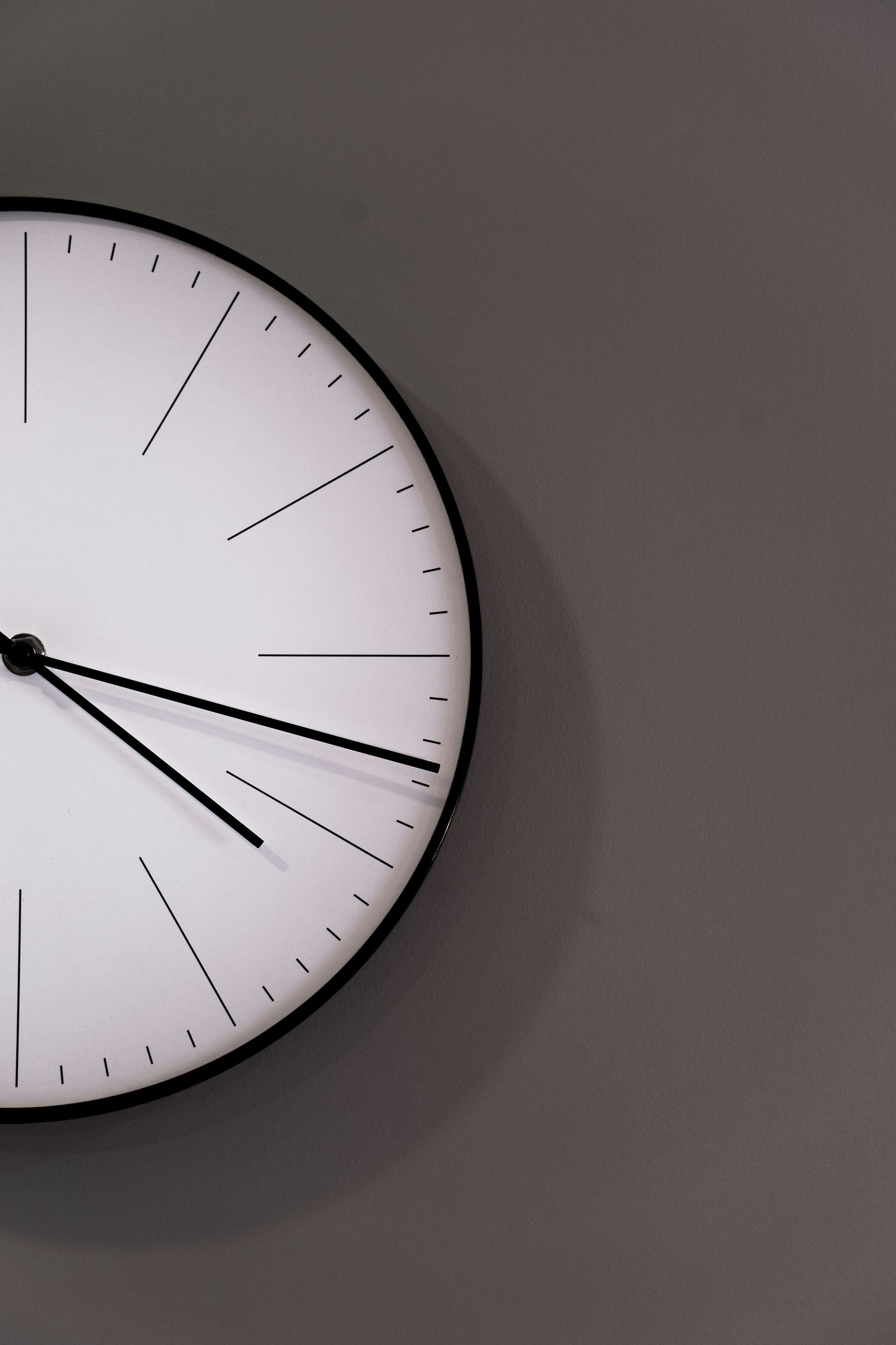 Image of a clock for opening times